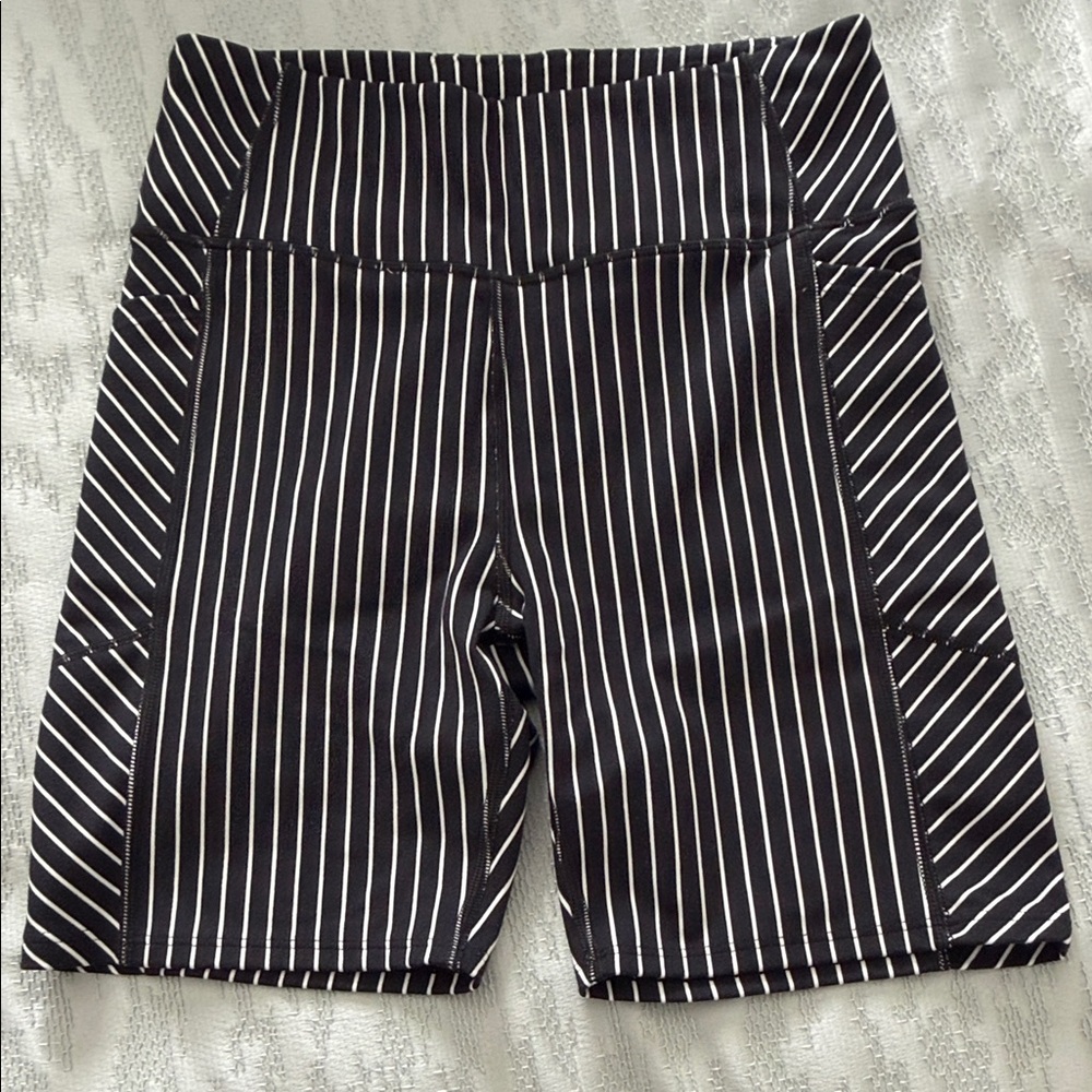 Victoria’s Secret on point flow yoga shorts
